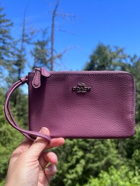 COACH Purple Pebbled Leather Wristlet Cardholder Pouch Wallet Gunmetal Hardware